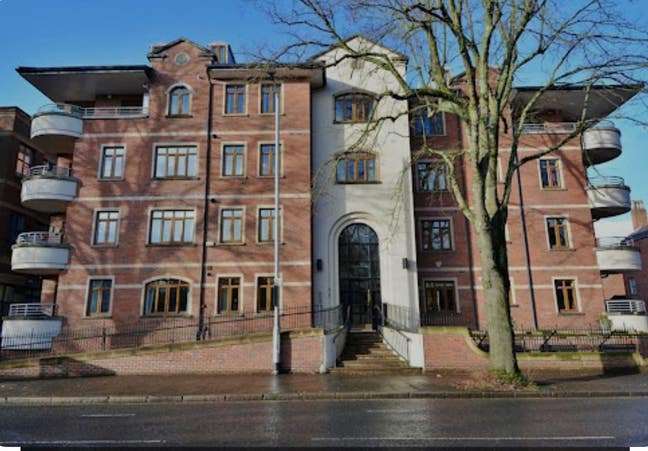 Large double room 2bed apartment  Main Photo