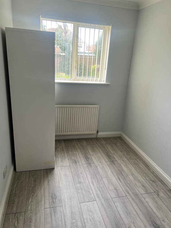 Newly refurbished single room for rent  Main Photo