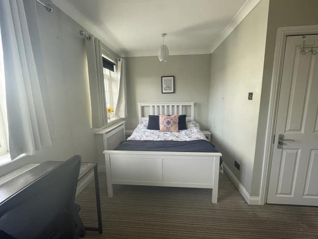 Double Room close to  HTRW ✈️ Main Photo