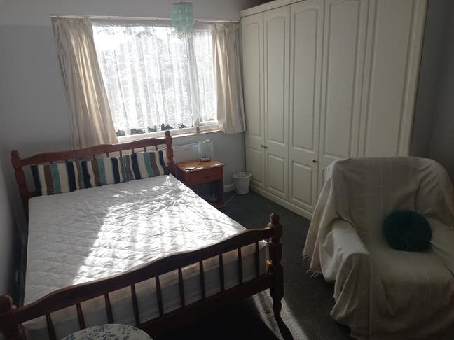 Lovely bright room available near Castlepoint  Main Photo