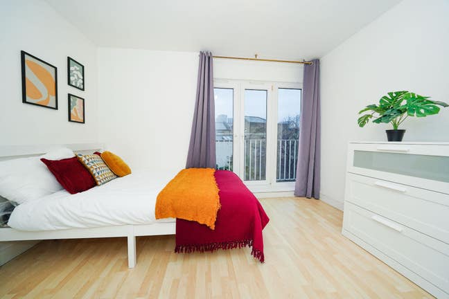 Double Room in a Sociable 3 Bed Flat in Shoredich Main Photo