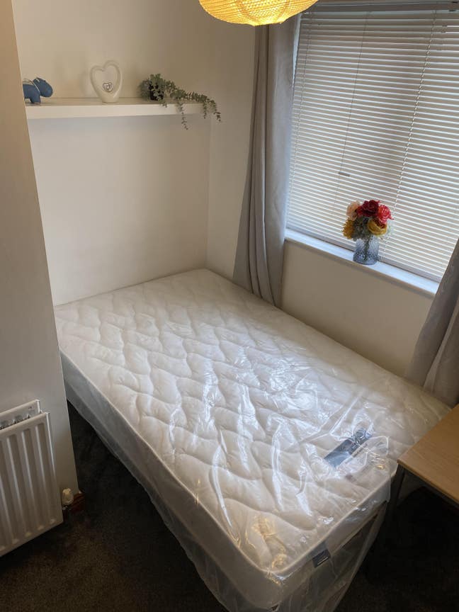 En-Suite Room All Bills Included! Main Photo