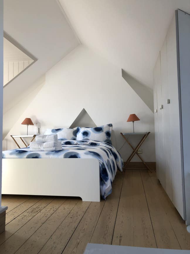 Stylish ensuite loft room Kensal Rise  Main Photo