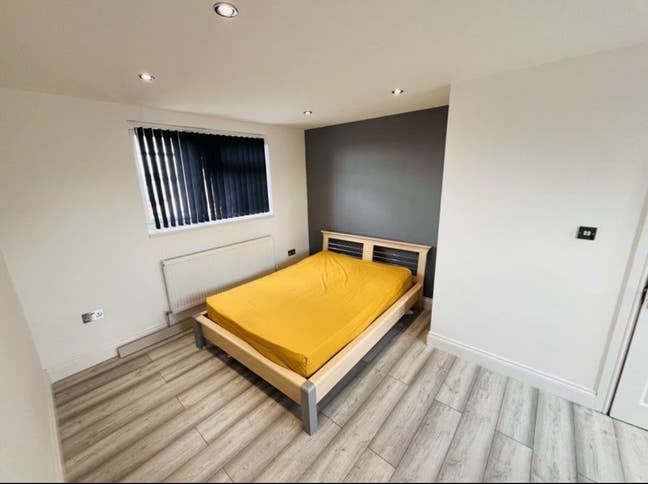 Large en-suite room available to rent! Main Photo