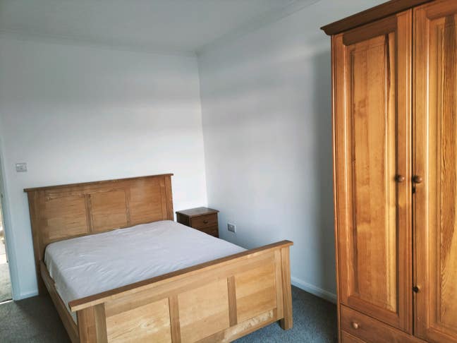 Large, ground-floor double room+separate bathroom Main Photo