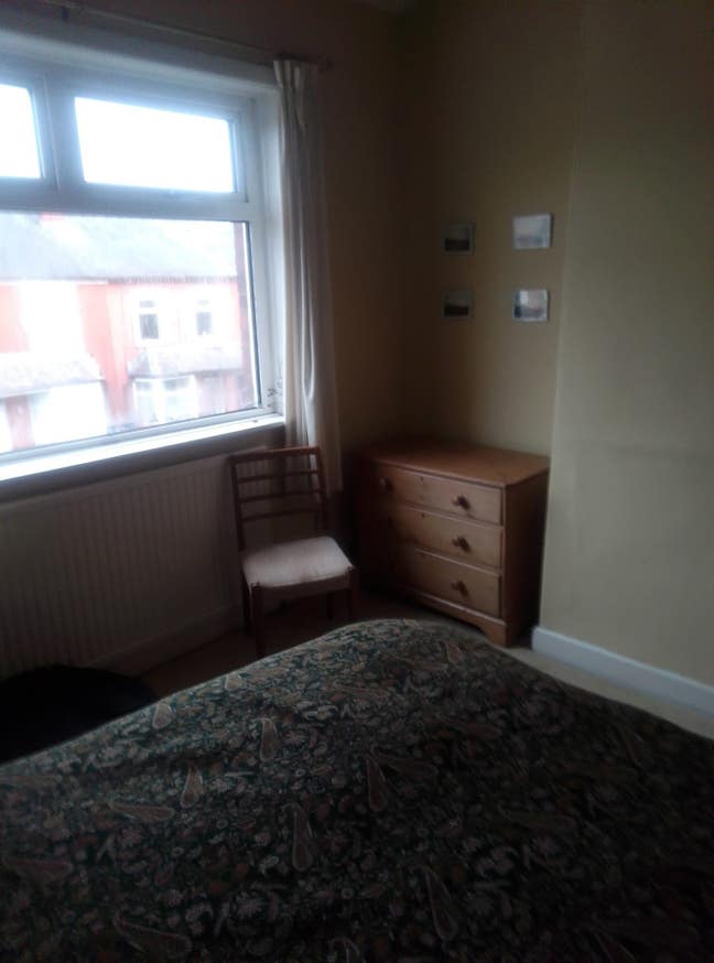 Room in comfortable house Main Photo