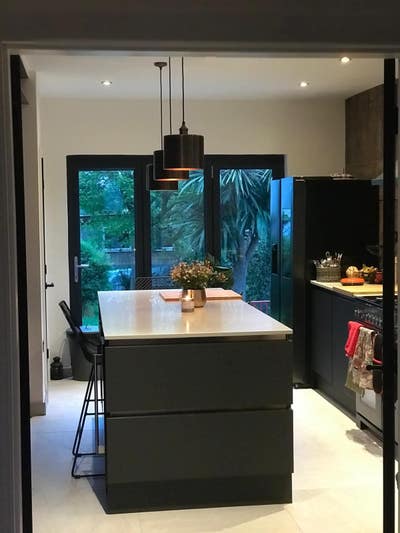 Excellent double room-Ensuite shower- ready now! Main Photo