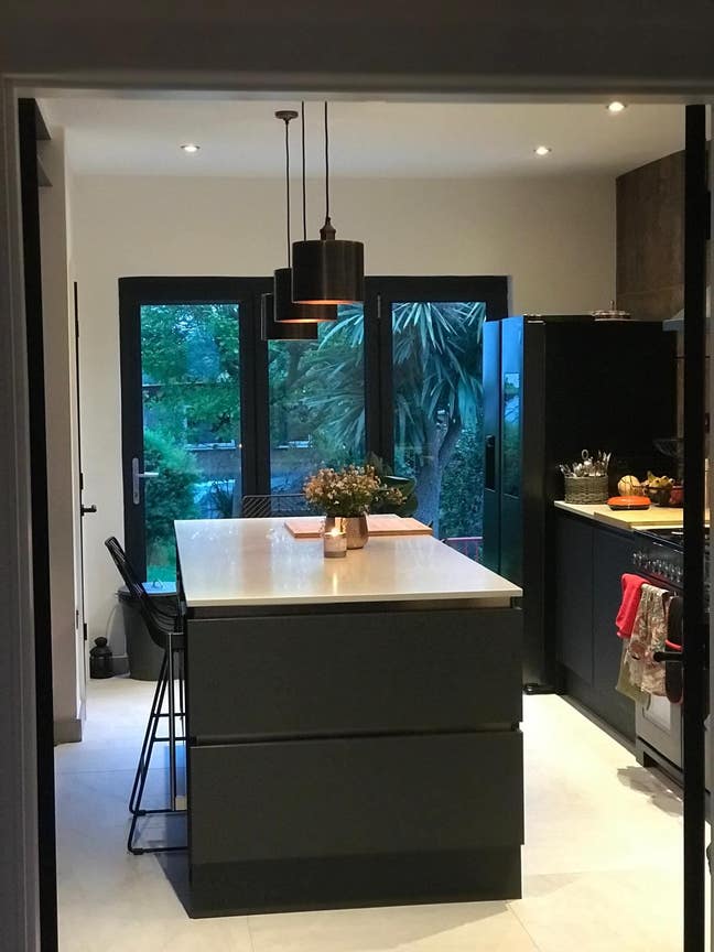 Excellent double room-Ensuite shower- ready now! Main Photo
