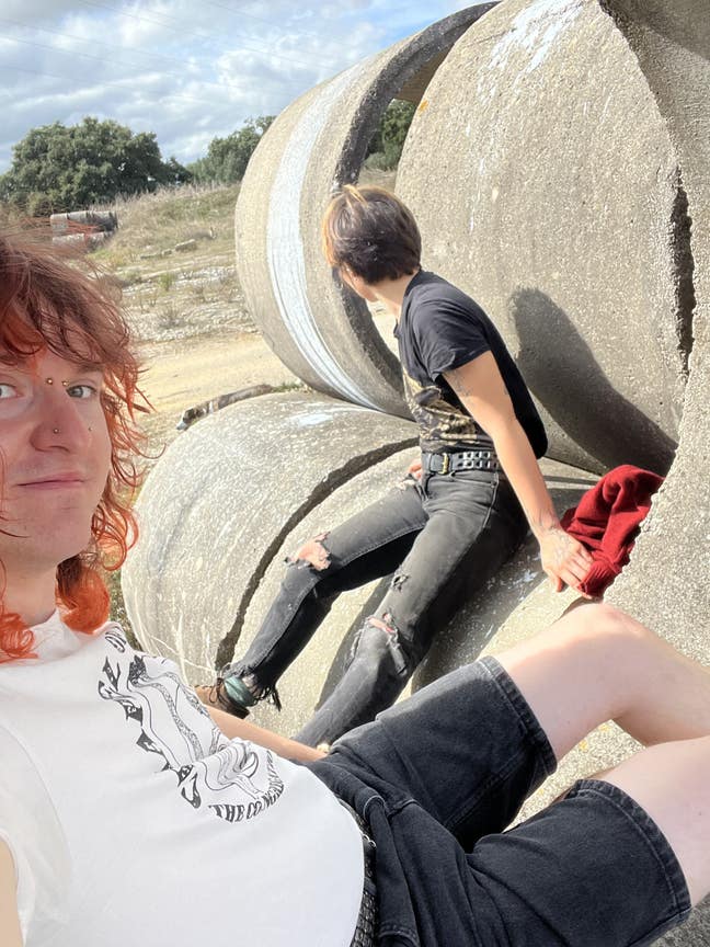 Looking for a room or house share Main Photo