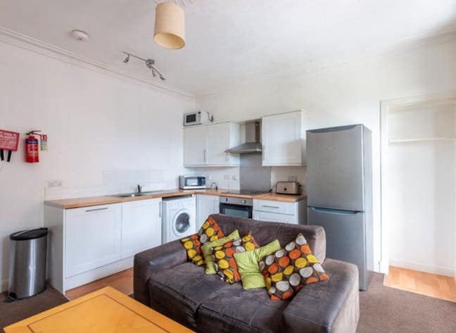 Bright & Spacious Flat Near Uni & City Center Main Photo