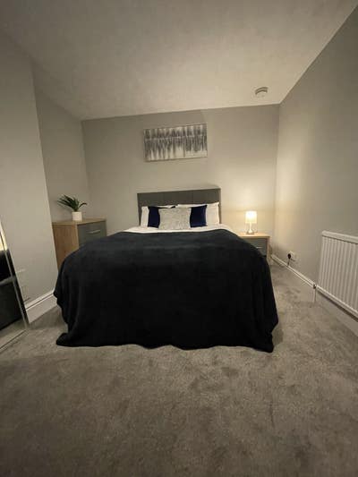 Stunning Newly Refurbished Room*Central Location* Main Photo