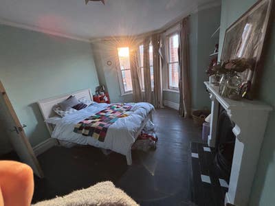Lovely large room in Dalston  Main Photo