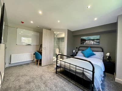 2 ensuite rooms in a house share Main Photo