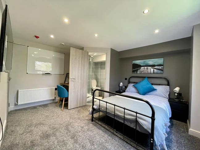 2 ensuite rooms in a house share Main Photo