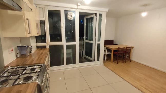 Small double room  Main Photo