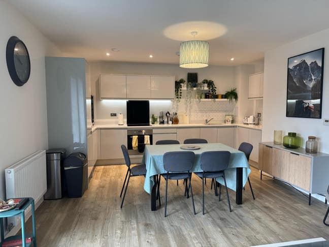 Double bedroom in modern flat in Hayes Main Photo