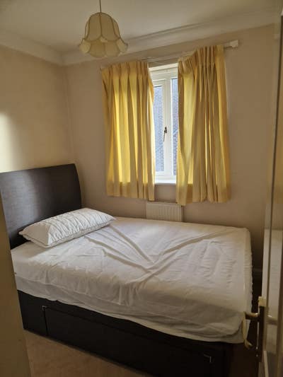 Cosy single bedroom in clean house Main Photo