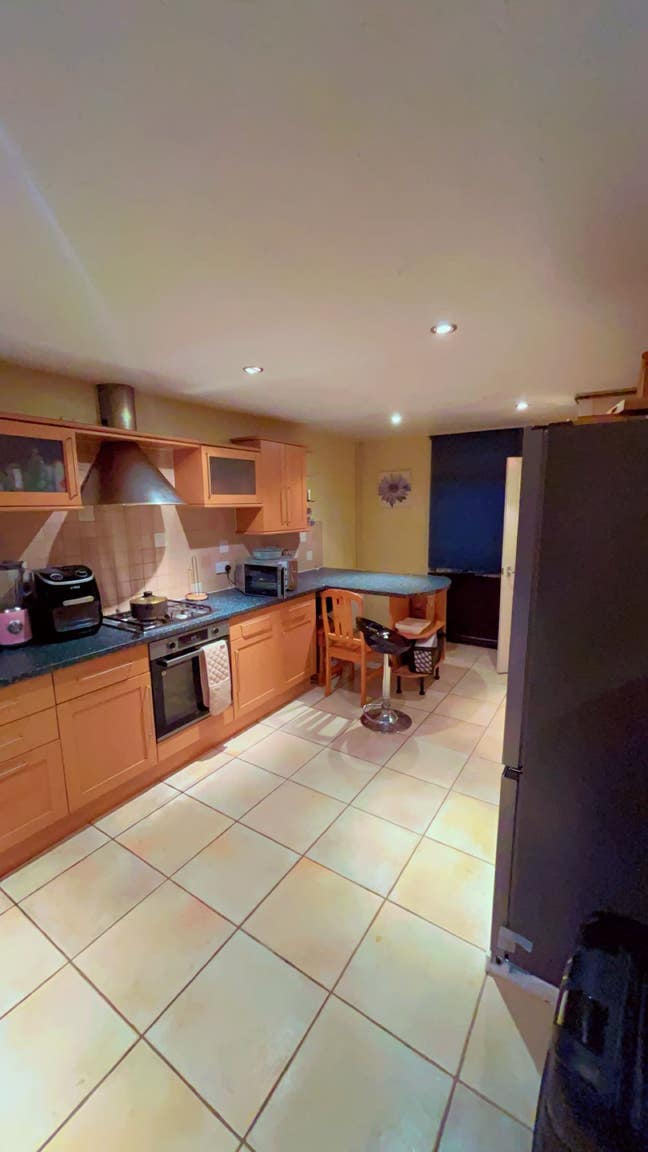 Room available now Main Photo