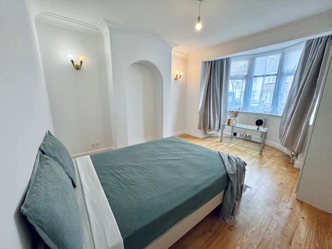 Double room in Wembley Main Photo