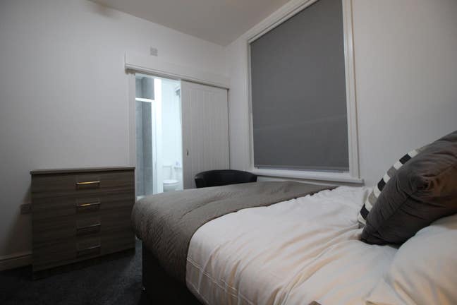 Double En-Suite Bedroom & Zero Deposit Option Main Photo