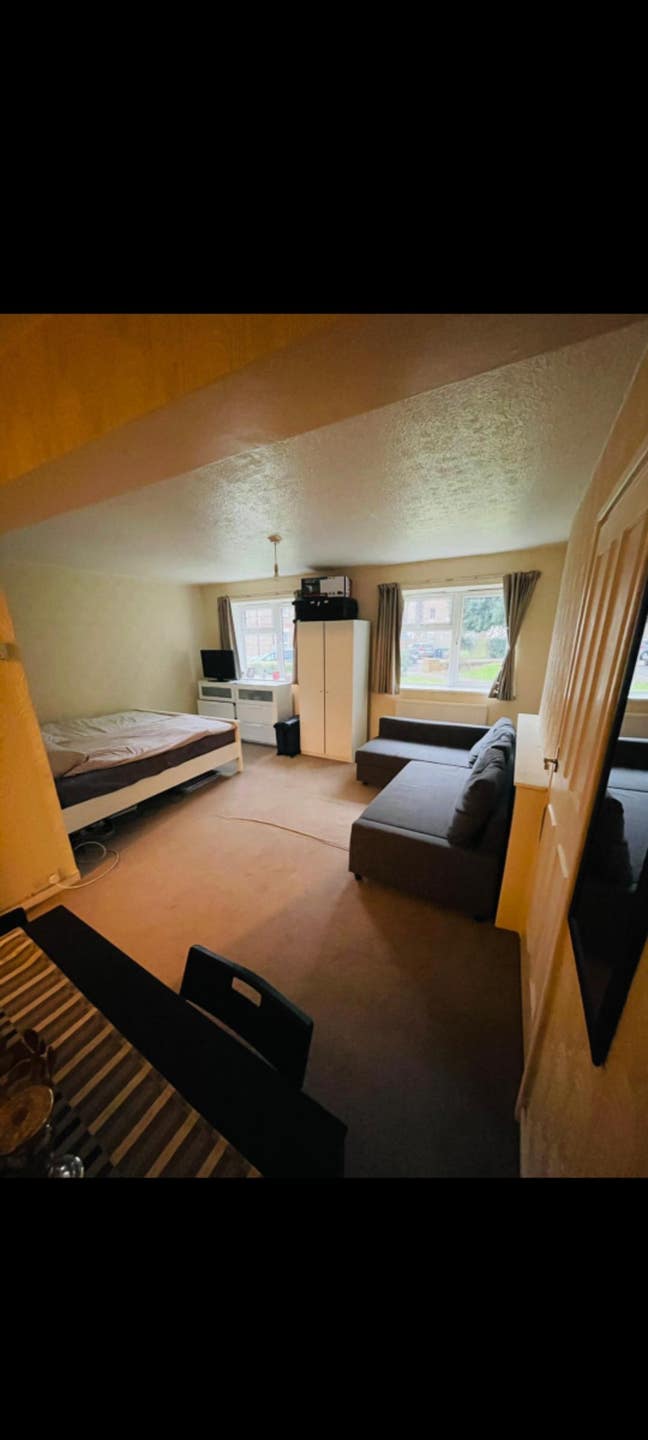 Spacious Studio at Crystal Palace  Main Photo