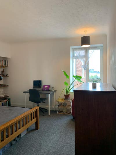 Double room, near beach, all bills included. Main Photo