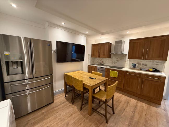 Newly refurbished 4 bedroom flat share Main Photo