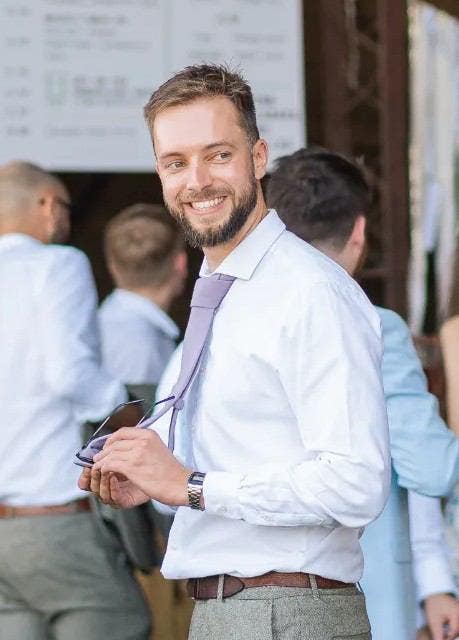 Sociable professional looking for a room to lodge Main Photo