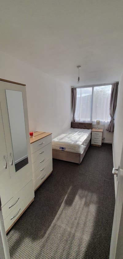 Single room Available Stonebridge Park!  Main Photo