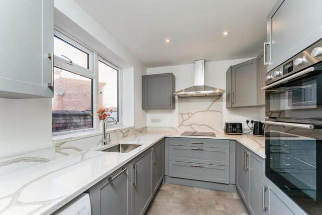Stunning Property - Two Rooms Available Now! Main Photo