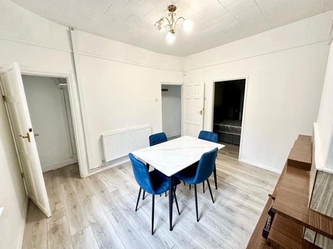 4 beds house -6 Anglesea Rd L9 1EA  Main Photo