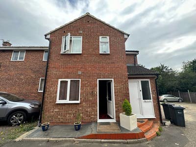 Beautiful 2-Bed Flat Available in Braintree, CM7 Main Photo