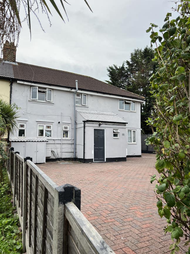  Spacious  1-Bedroom  Flat  for  Rent  –  RM6  Main Photo