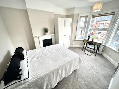 Luxury en-suite bedroom - new houseshare Main Photo