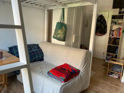 Small, lovely studio flat w gas included, zone 2 Main Photo