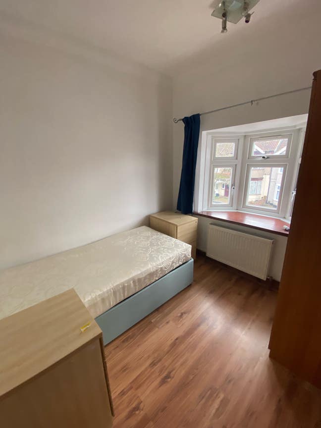 Single Room available for rent  Main Photo