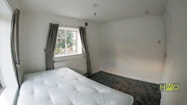 Double bedroom HP11 area Main Photo