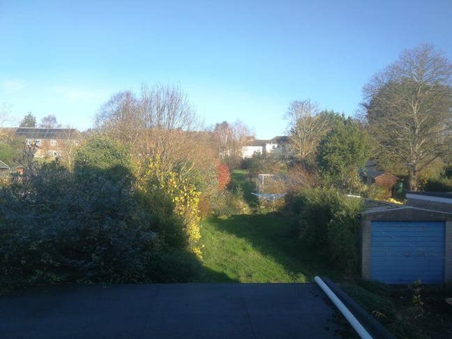 Double room to rent in house share Main Photo