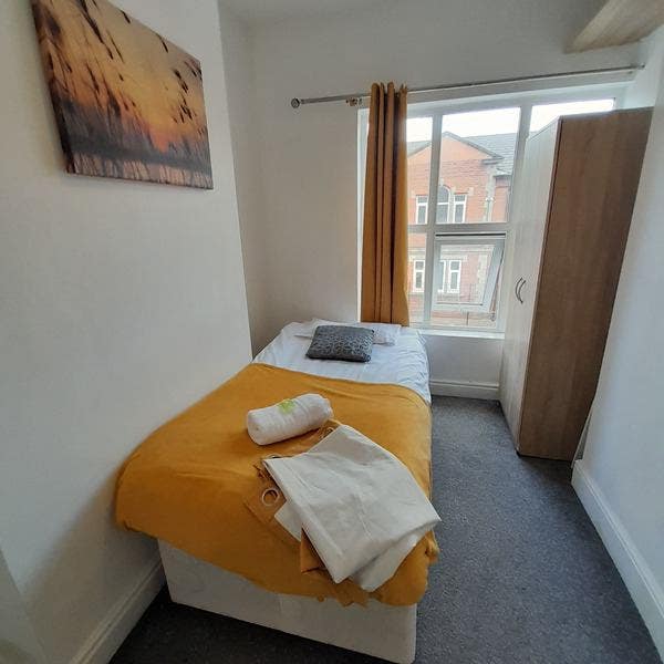 6 Bed Shared House at Electricity St Main Photo