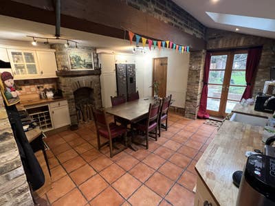 Double Room in Beautiful Victorian House. Main Photo