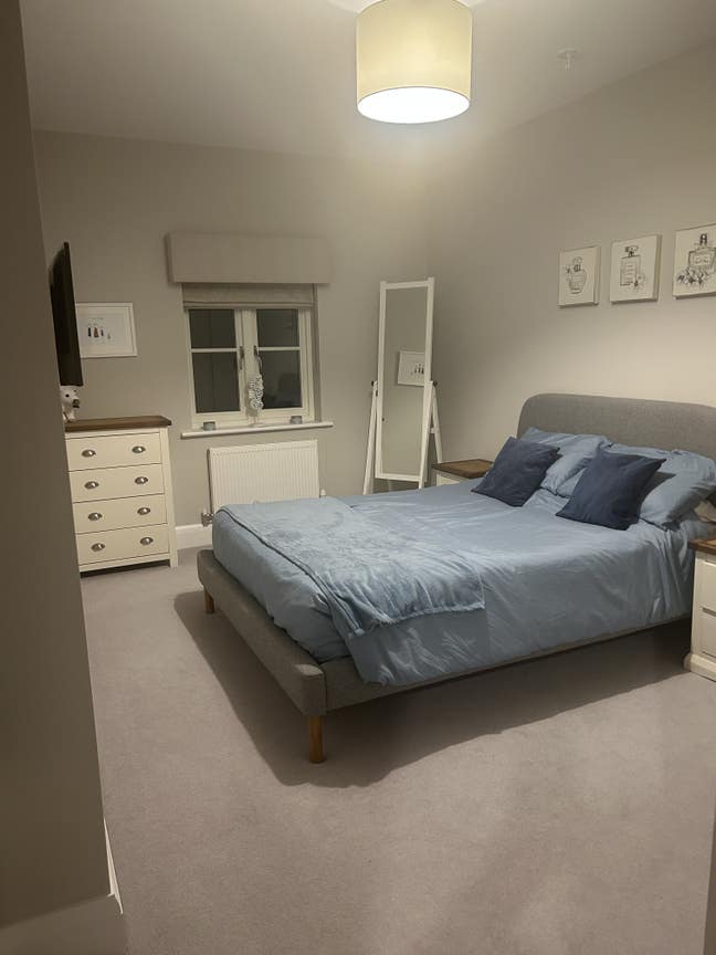 Large double room with own bathroom  Main Photo