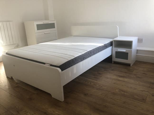 Spacious bedroom in Longsight Main Photo