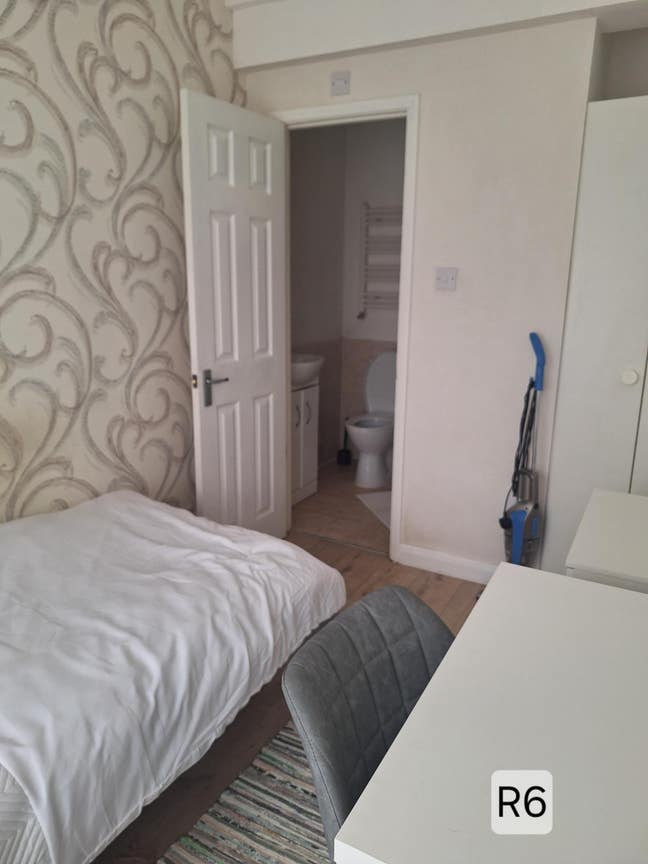 En-suit rooms for tidy polite tenants  Main Photo