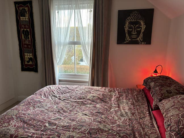 Cosy, clean, well furnished with comfy bed Main Photo
