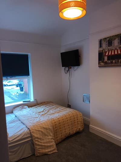  Ideal For 2 Contractors  Main Photo