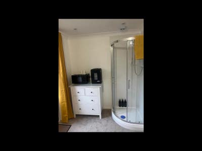 Double room with own entrance , shower & cloakroom Main Photo