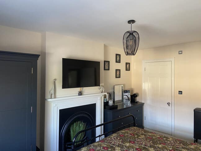 Luxury en-suite room Main Photo