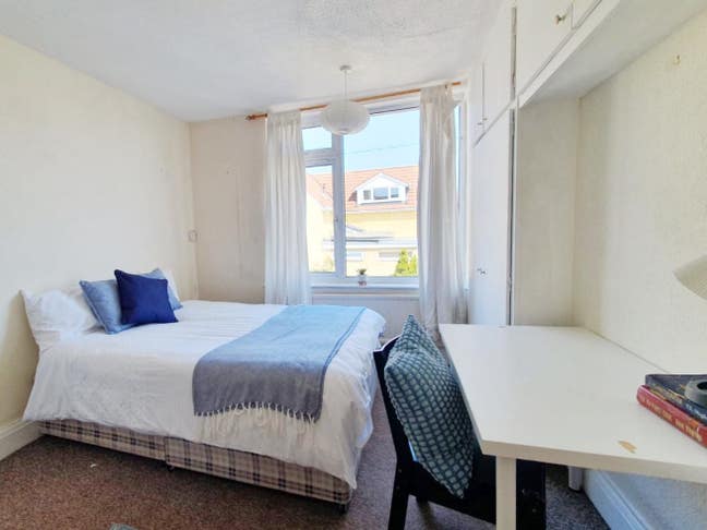 Double Room in Professional House Share  Main Photo