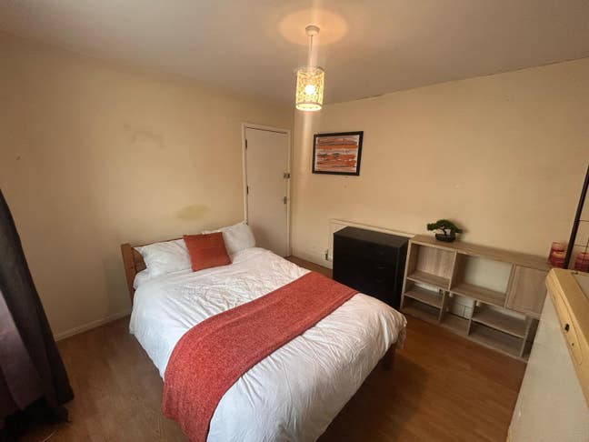 Double room available - Suitable for Couples  Main Photo