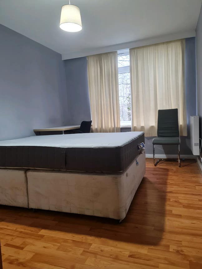 3 Bed Flat Shared Accommodation Main Photo